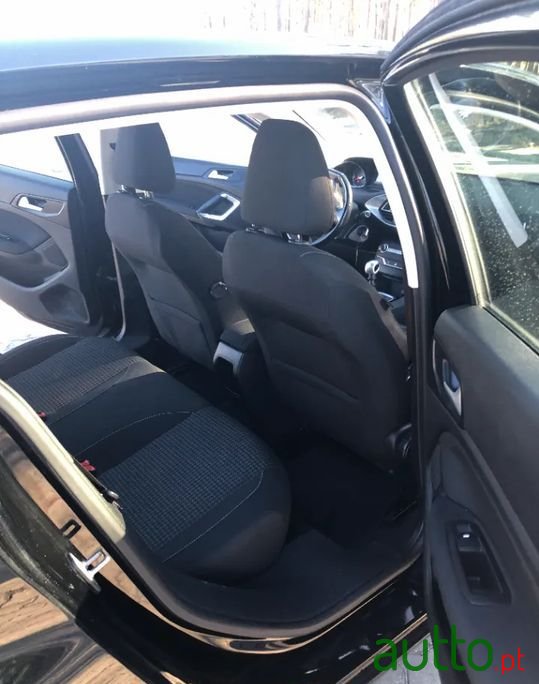 2018' Peugeot 308 photo #5
