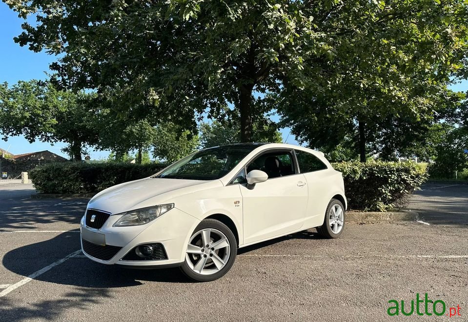 2011' SEAT Ibiza photo #2