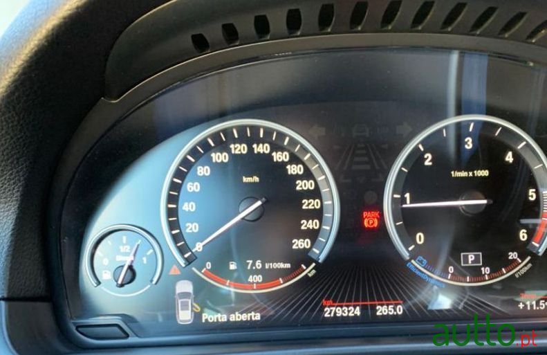 2013' BMW 525 photo #2