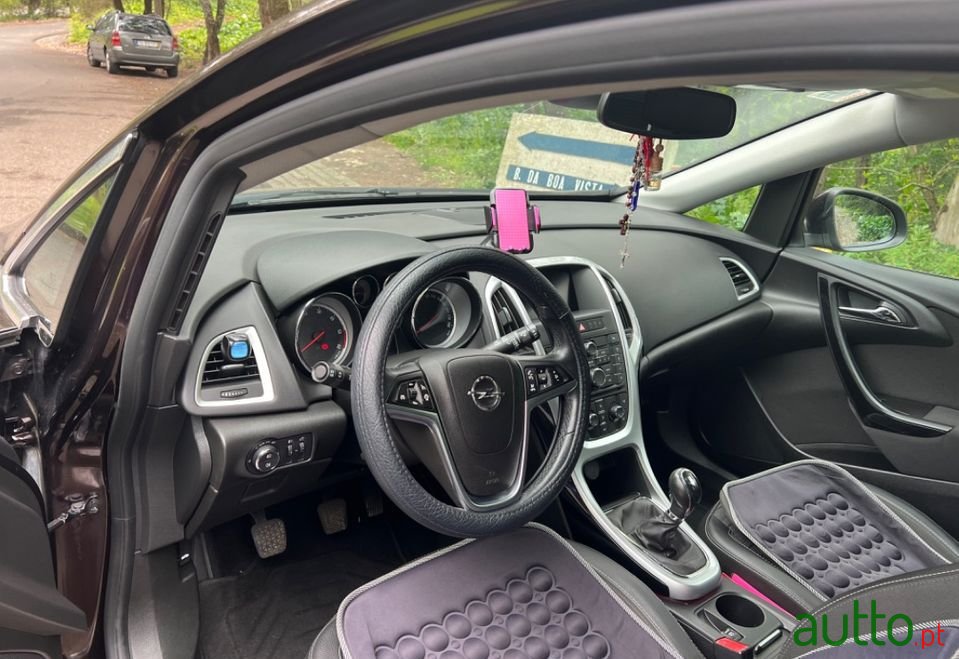 2015' Opel Astra photo #4