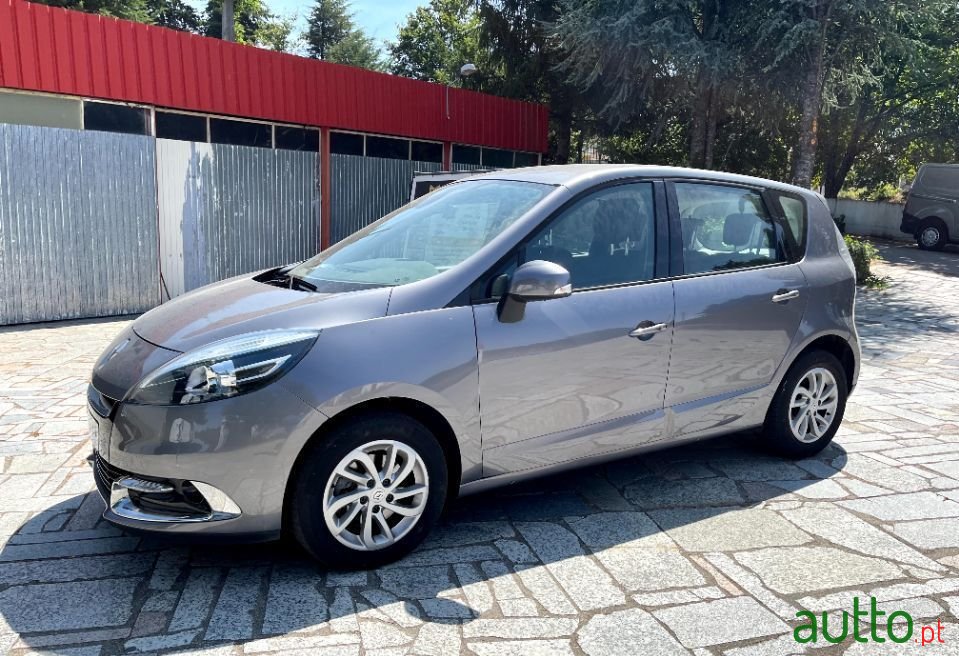 2012' Renault Scenic photo #3