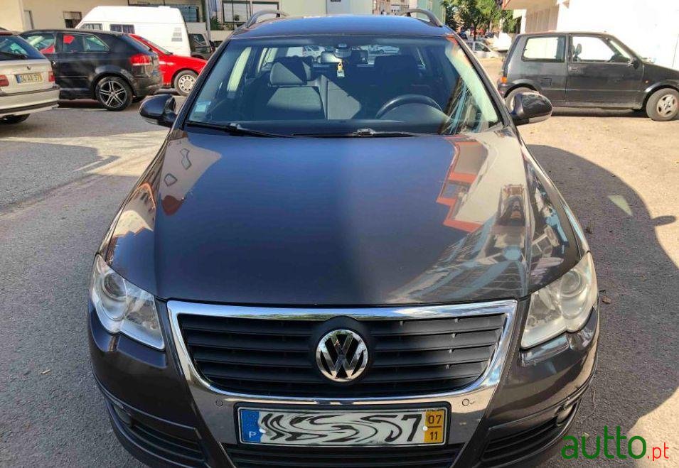 2007' Volkswagen Passat Variant photo #3