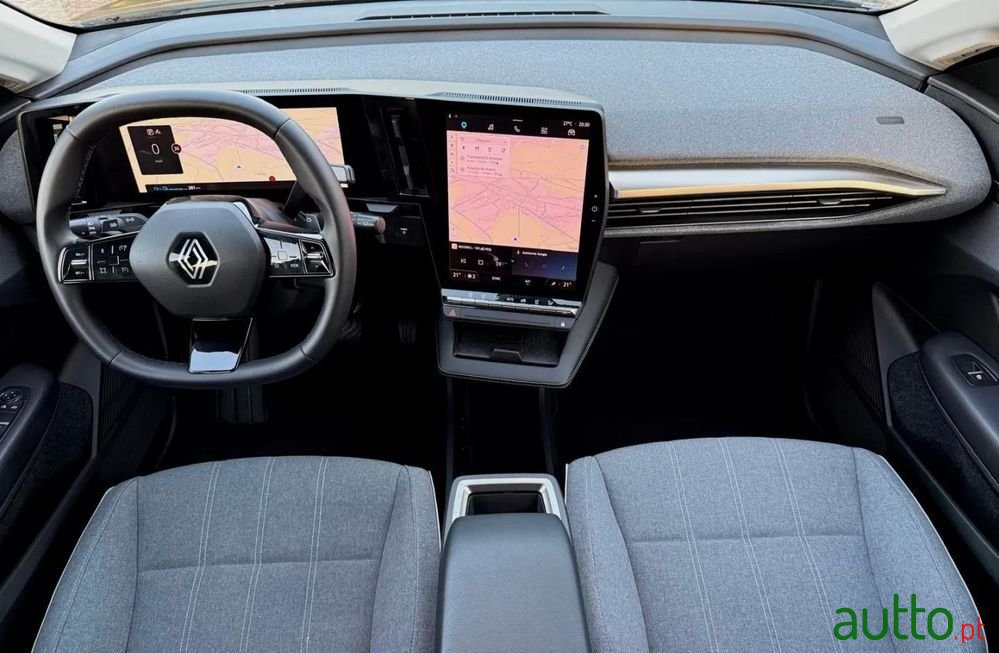 2023' Renault Megane E-Tech photo #6