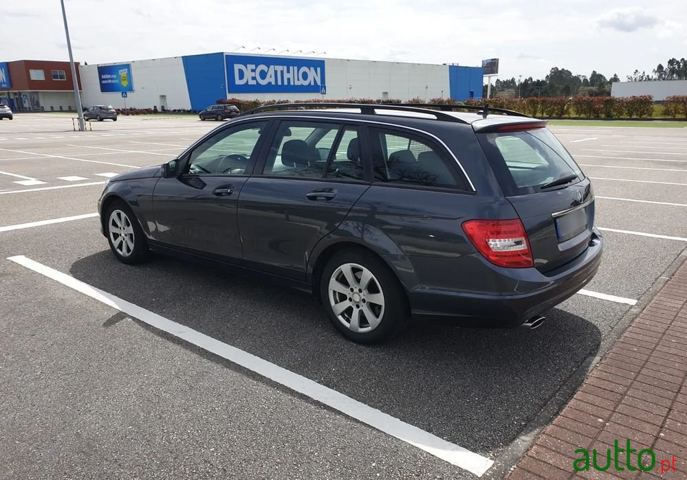 2013' Mercedes-Benz Classe C photo #2