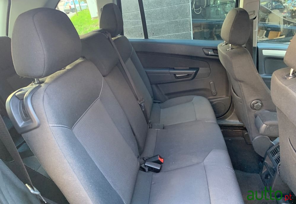 2010' Opel Zafira photo #6