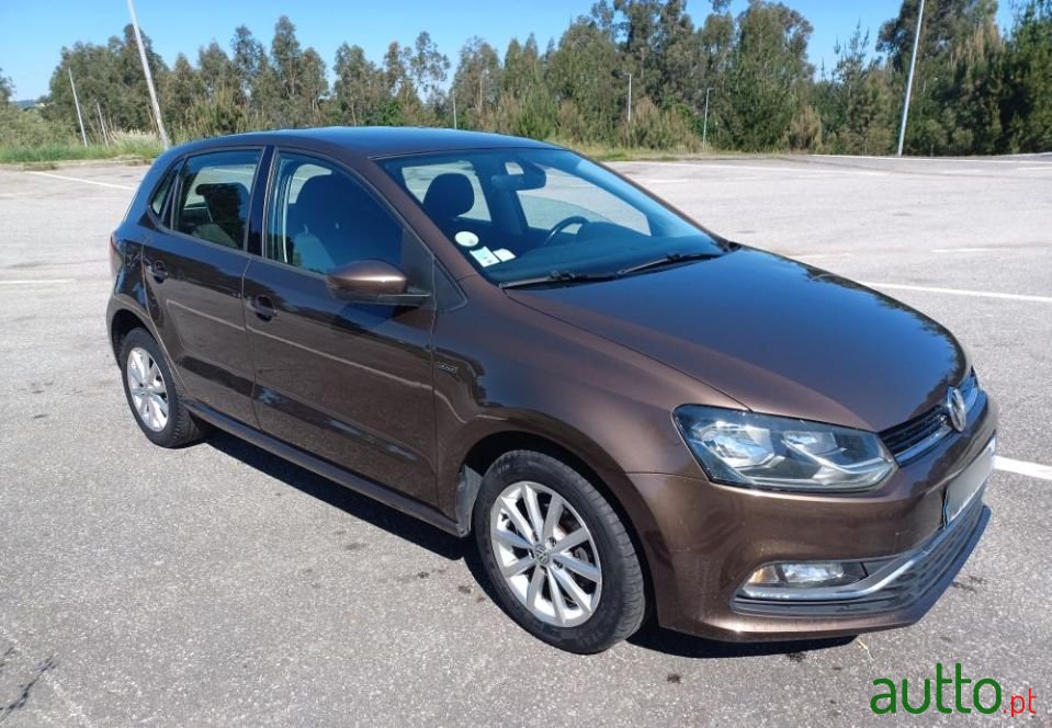 2015' Volkswagen Polo photo #3