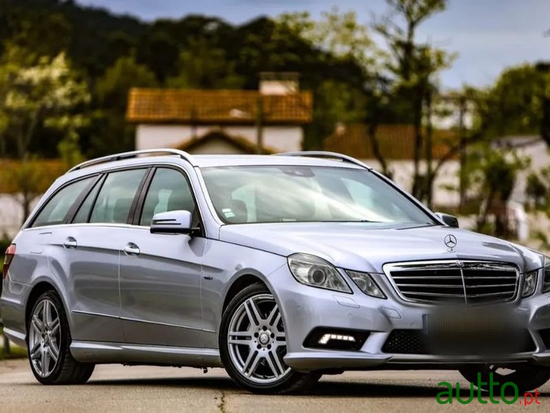 2010' Mercedes-Benz Classe E photo #2