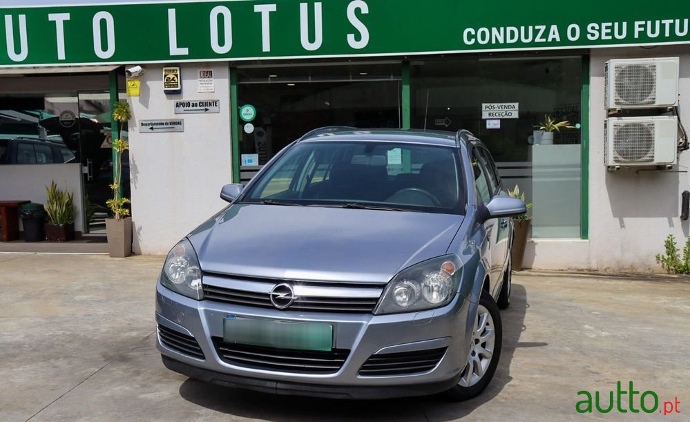 2004' Opel Astra Caravan photo #1