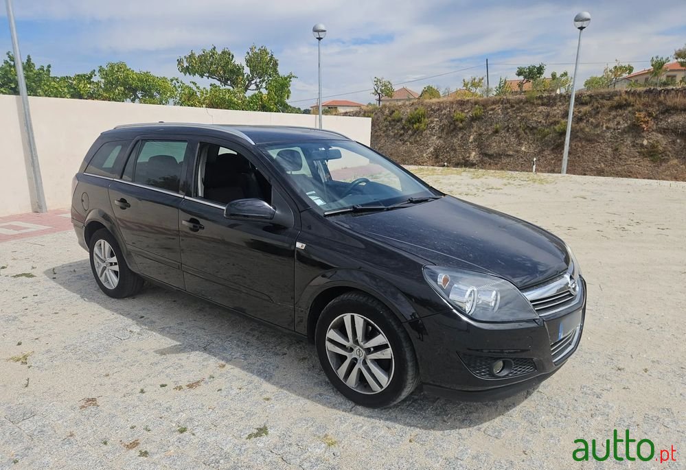 2007' Opel Astra Caravan photo #2