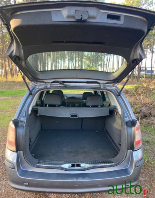 2006' Opel Astra Caravan photo #6