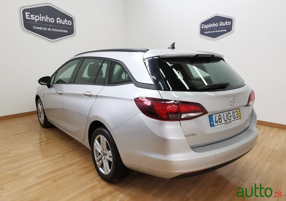 2018' Opel Astra Sports Tourer photo #2