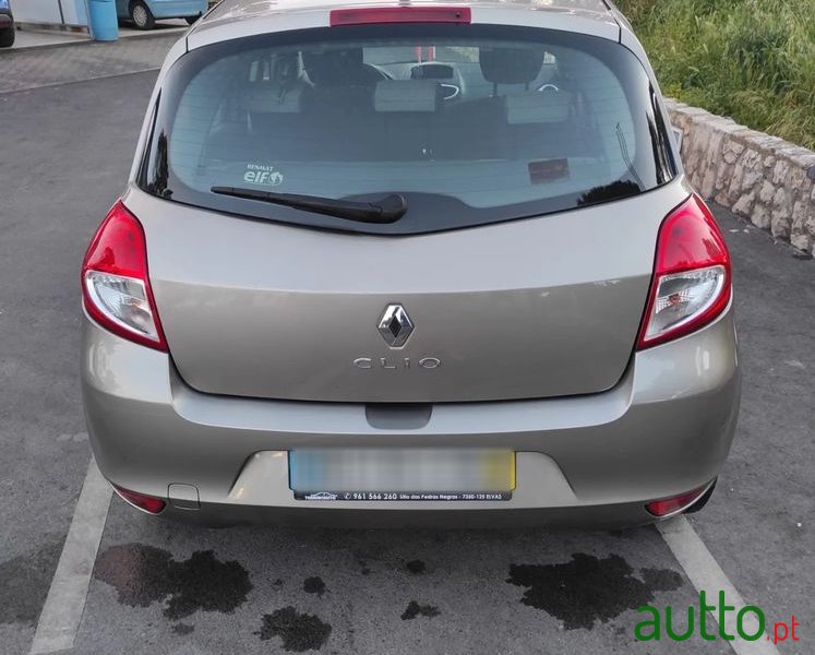 2010' Renault Clio photo #5