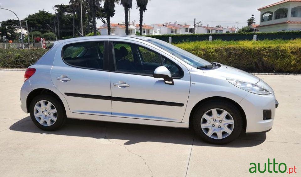 2010' Peugeot 207 photo #1
