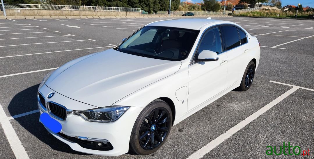 2017' BMW 330 photo #1