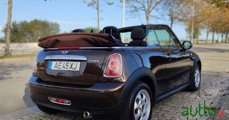 2011' MINI Cabrio photo #4