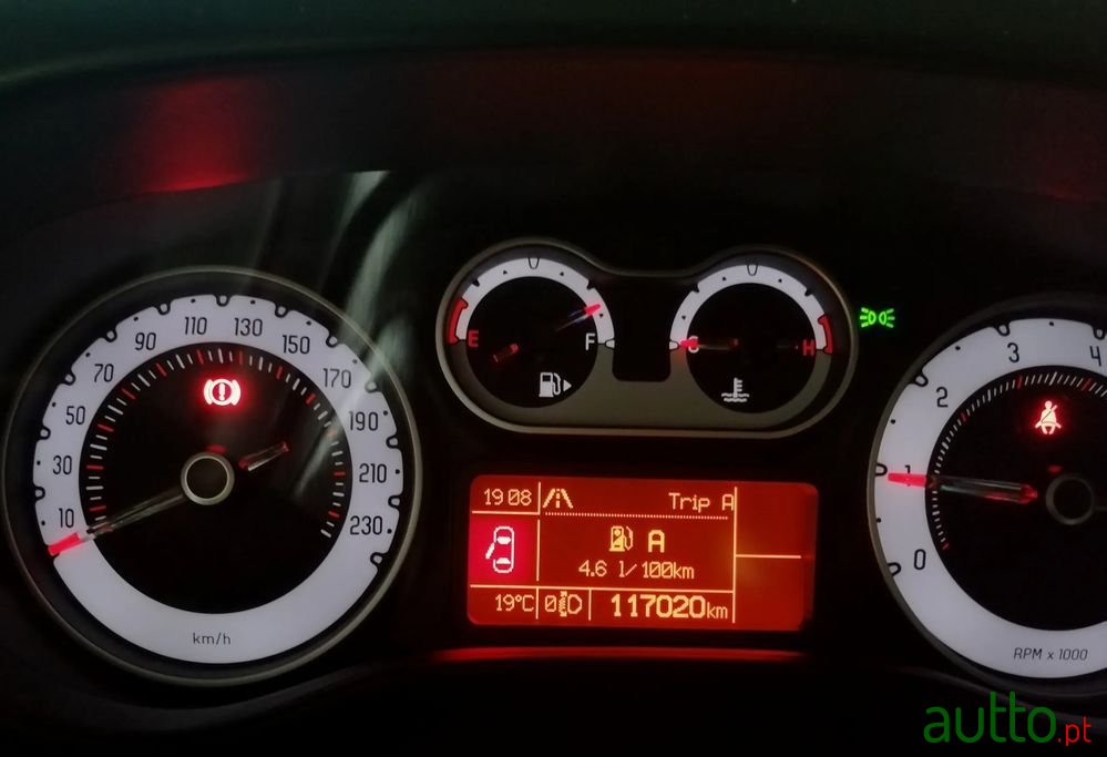 2016' Fiat 500L photo #5