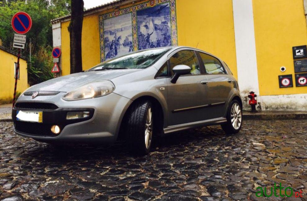 2010' Fiat Punto 1.3 M-Jet Sport photo #2