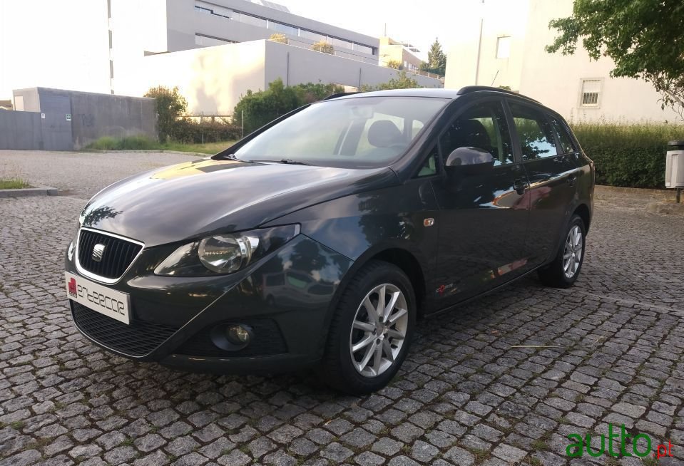 2011' SEAT Ibiza-St photo #3