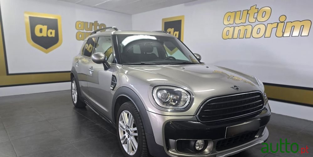 2019' MINI Countryman One D Auto photo #3