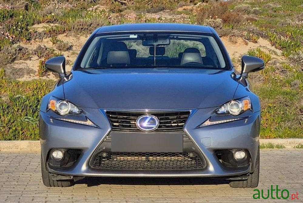 2016' Lexus IS Executive photo #2