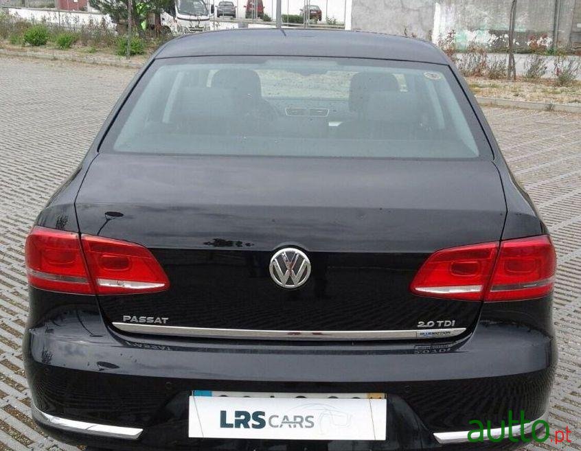 2011' Volkswagen Passat 20 Tdi Highline photo #2