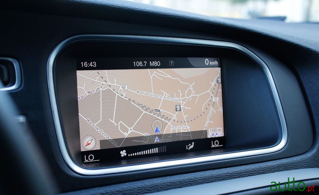 2018' Volvo V40 photo #6