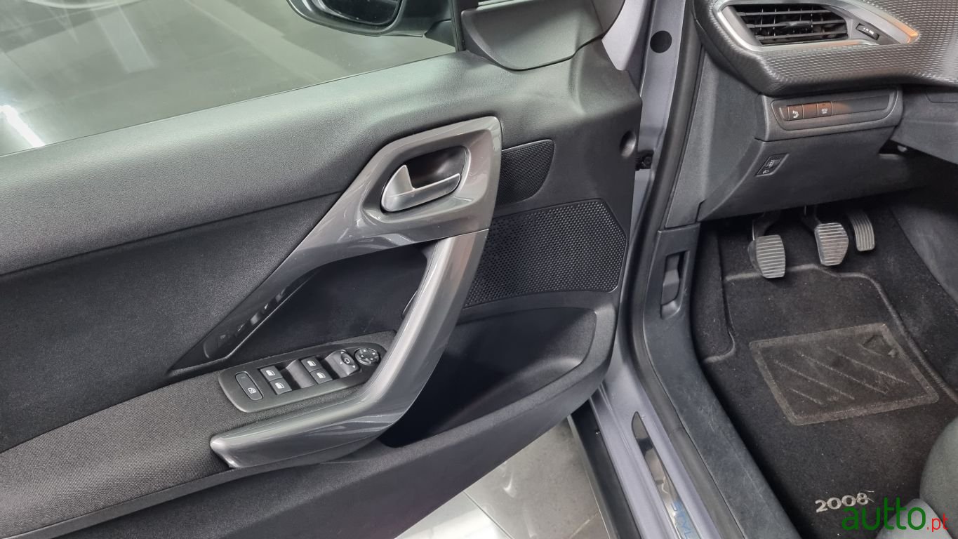 2018' Peugeot 2008 photo #6