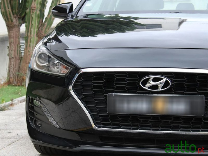 2019' Hyundai i30 1.6 Crdi Style Plus photo #2