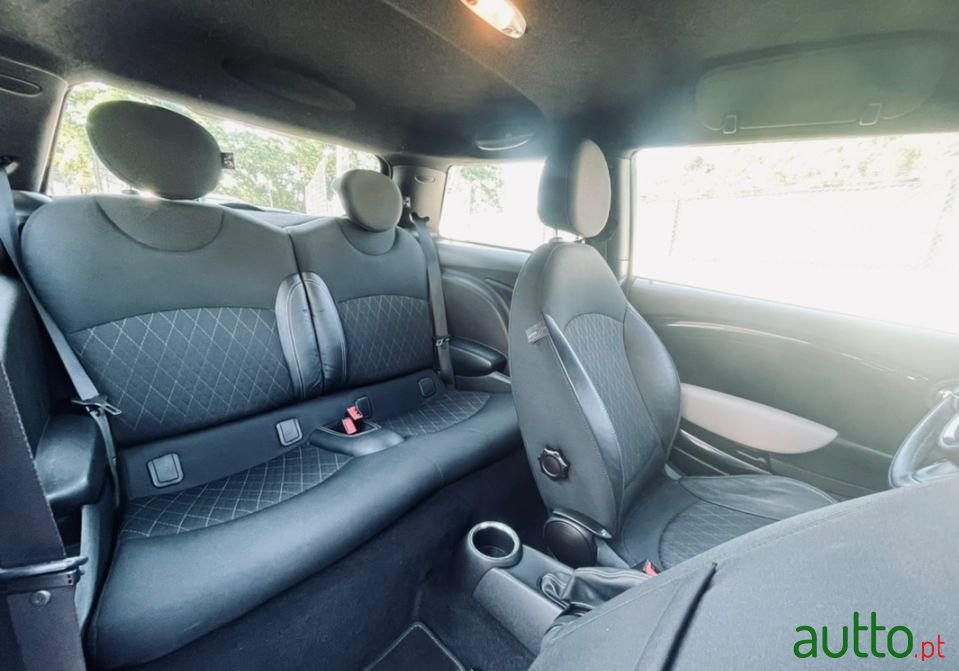 2014' MINI Cooper photo #2