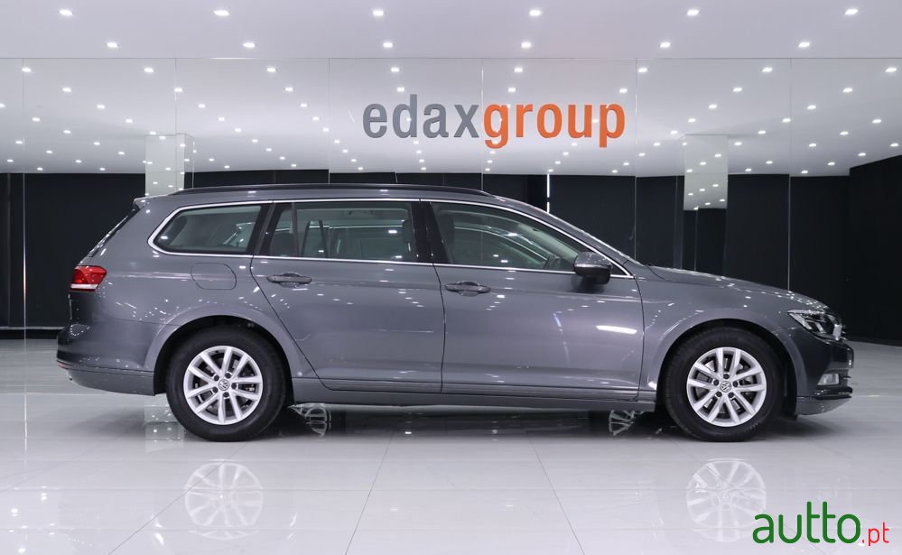 2015' Volkswagen Passat Variant photo #2