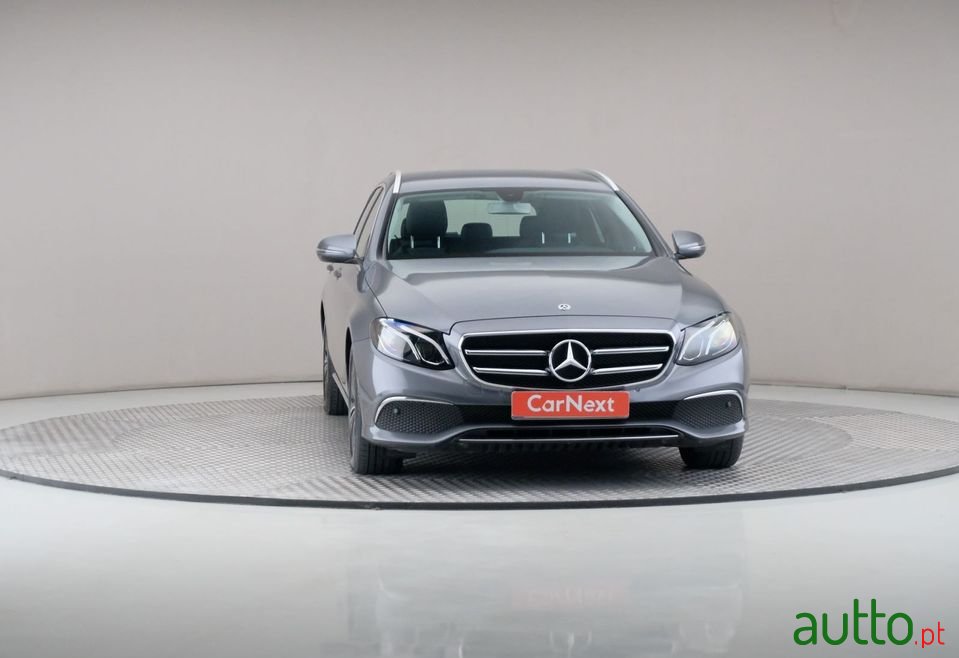 2018' Mercedes-Benz E-220 photo #3