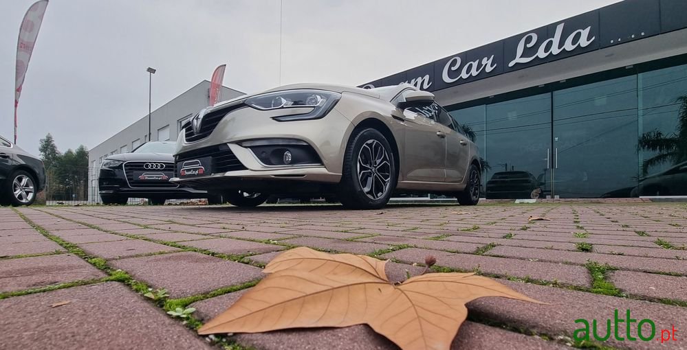 2018' Renault Megane Sport Tourer photo #2