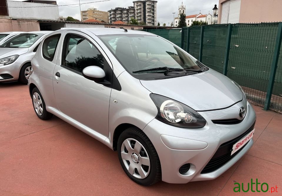 2013' Toyota Aygo photo #2