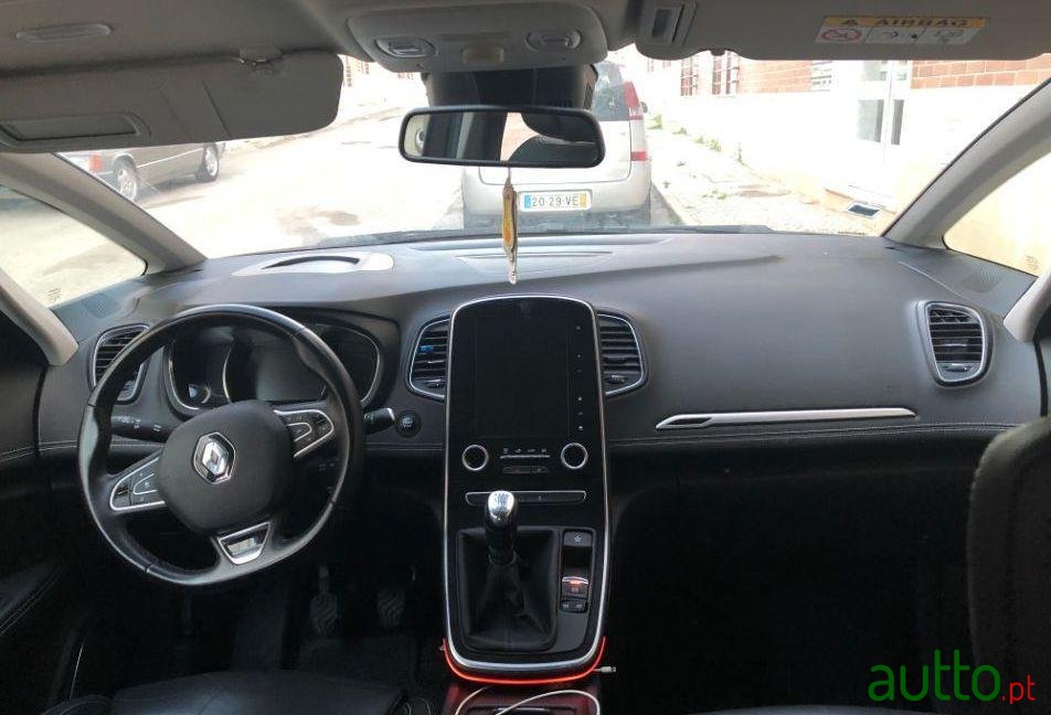 2017' Renault Grand Scenic photo #2