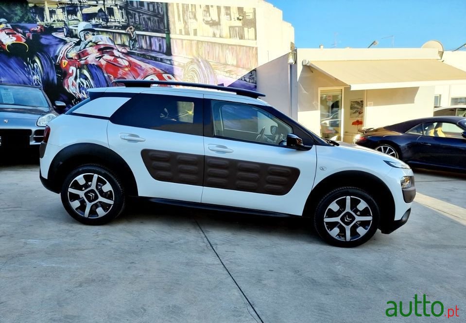 2015' Citroen C4 Cactus photo #2