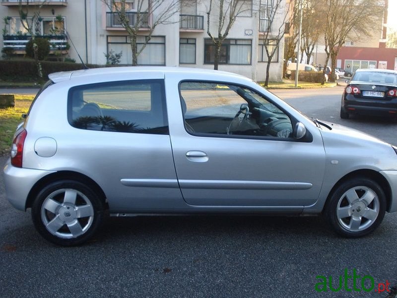 2007' Renault Clio photo #3