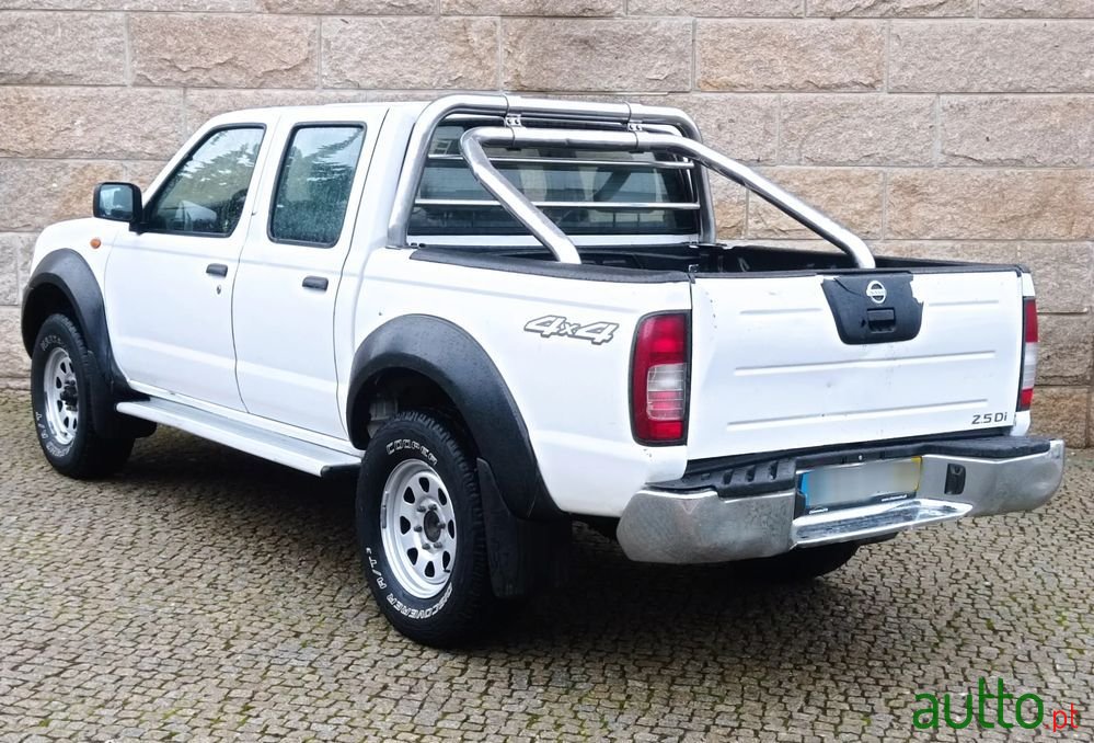 2004' Nissan Pick Up 2.5 Td Cd photo #2