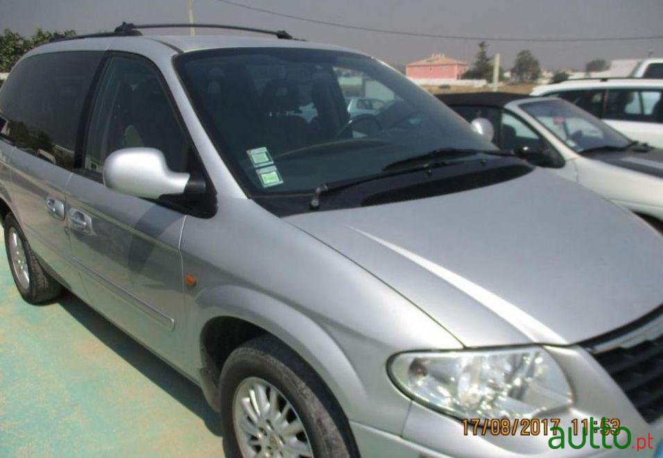 2005' Chrysler Grand Voyager photo #1