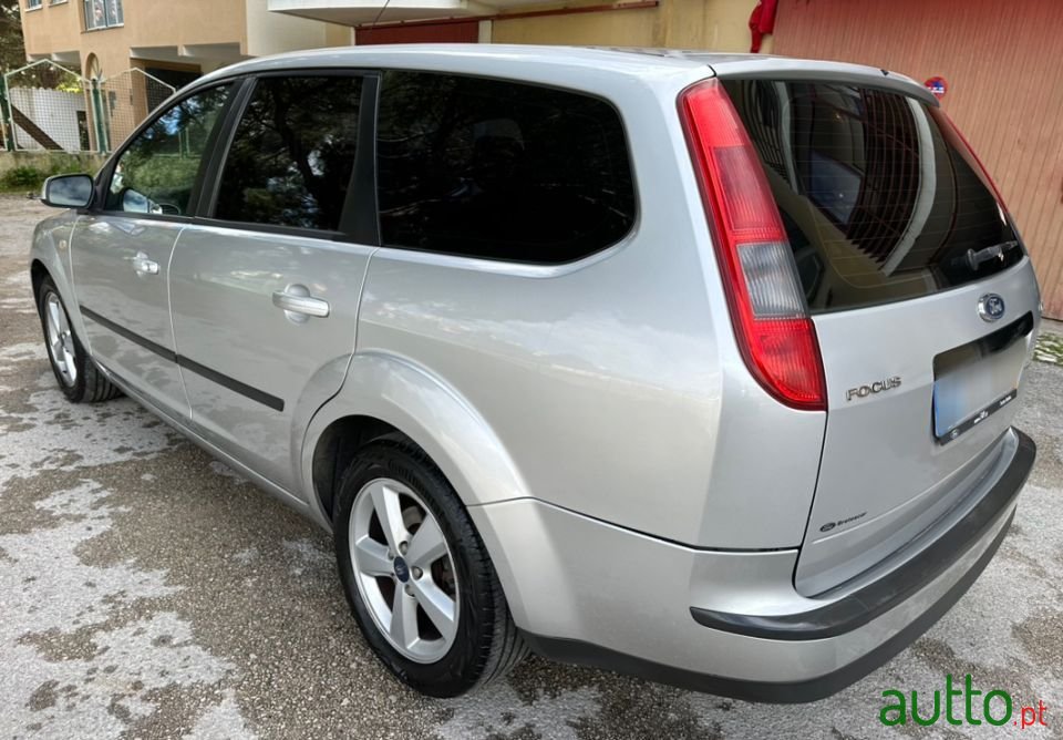 2007' Ford Focus Sw photo #3