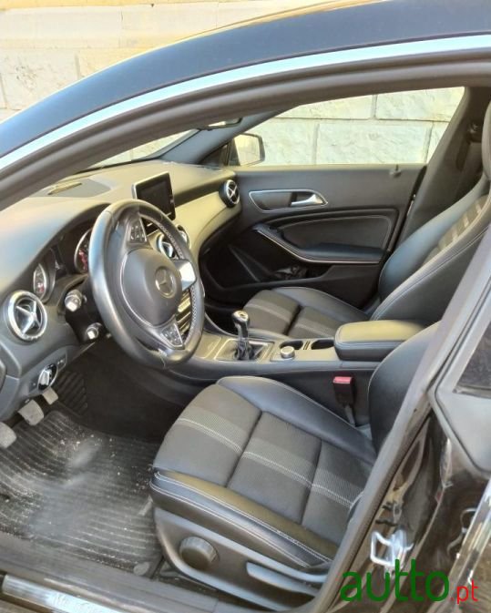 2018' Mercedes-Benz Cla-200 photo #5