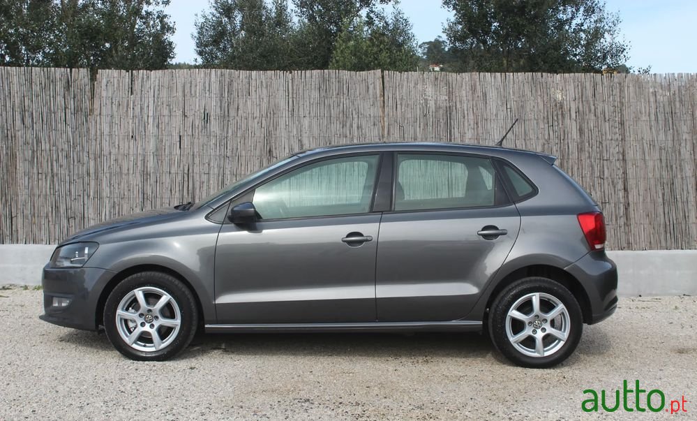 2011' Volkswagen Polo 1.2 Highline photo #6