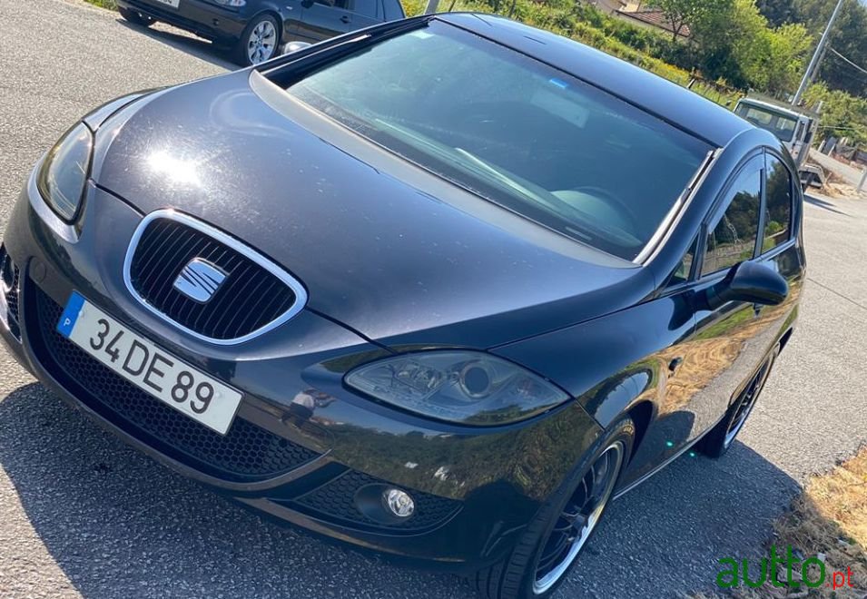 2007' SEAT Leon Nacional photo #2