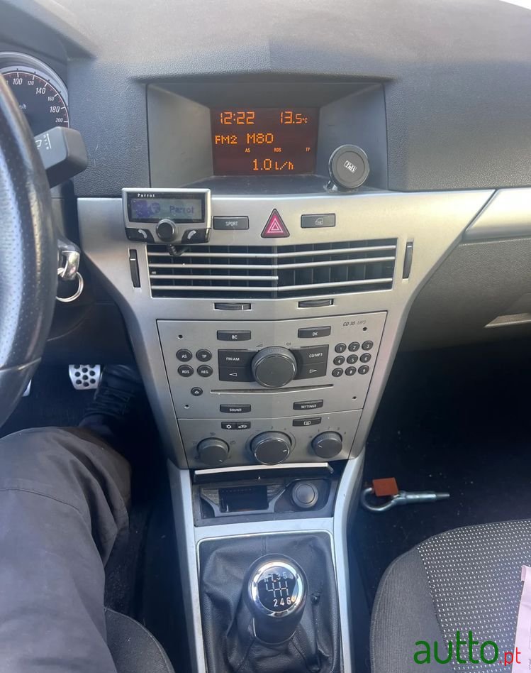 2007' Opel Astra Gtc 1.7 Cdti photo #2