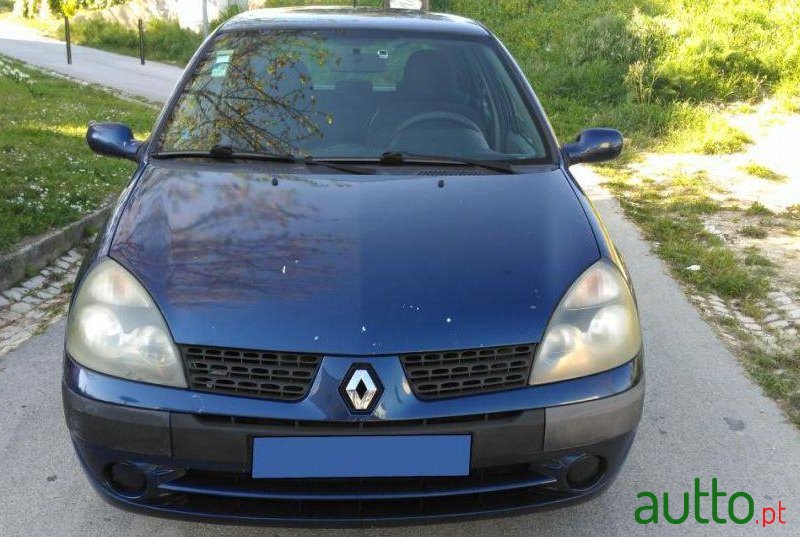 2003' Renault Clio photo #2