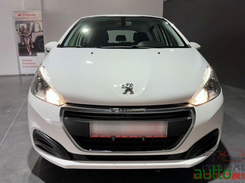 2019' Peugeot 208 photo #6