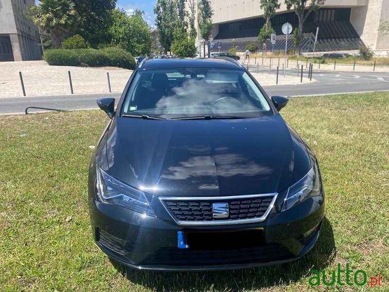 2019' SEAT Leon St photo #1