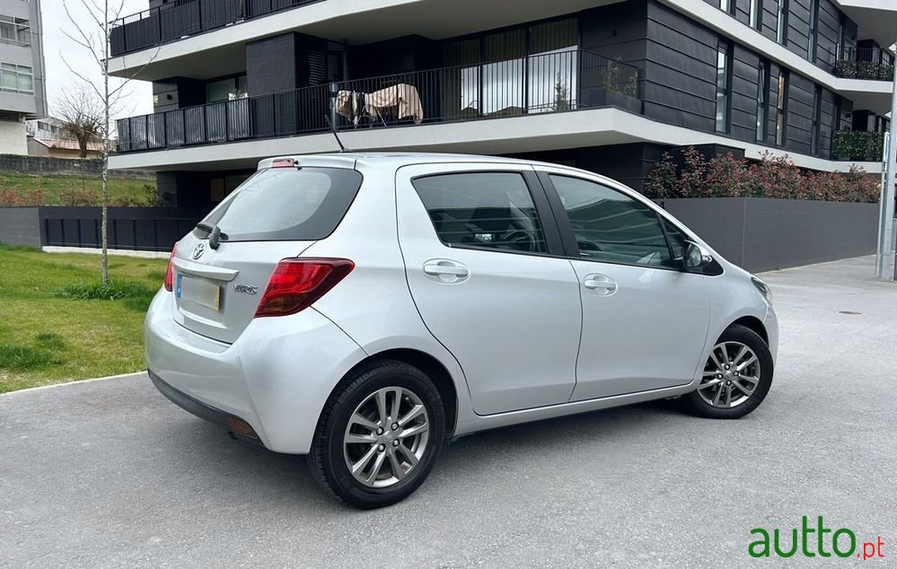 2015' Toyota Yaris photo #2