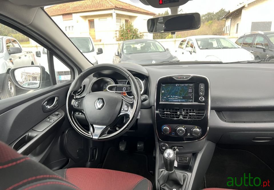 2014' Renault Clio Sport Tourer photo #6