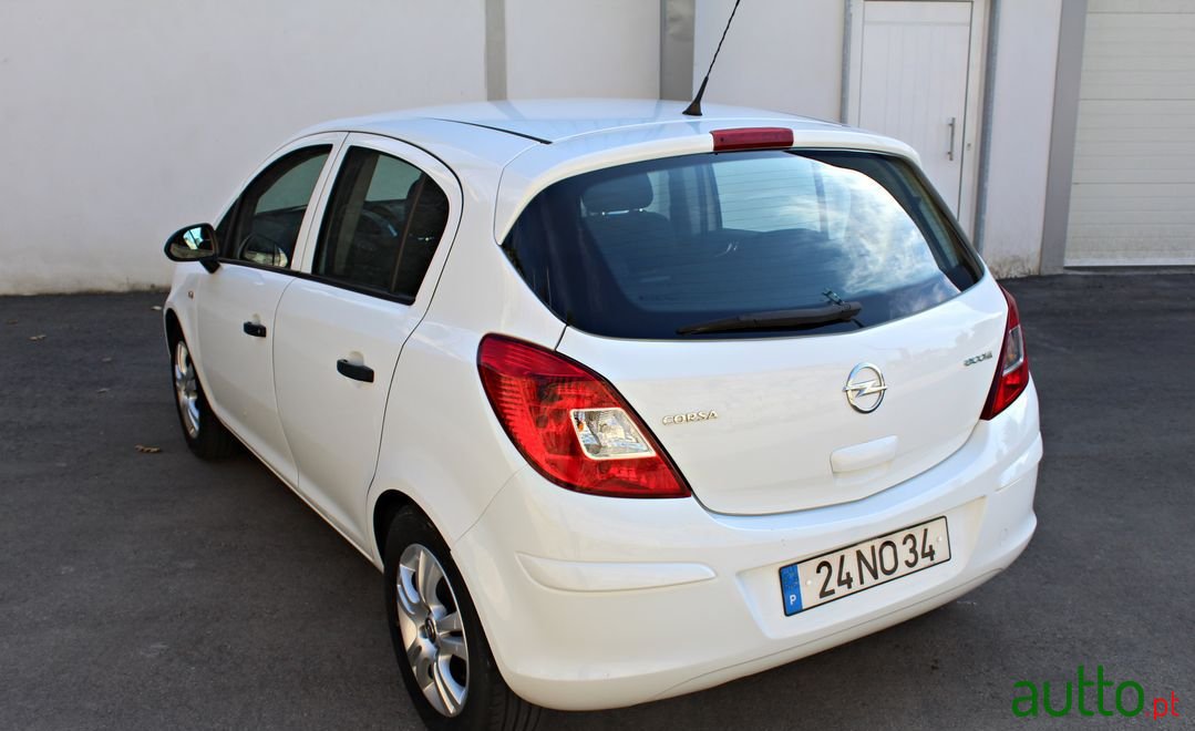 2013' Opel Corsa photo #2