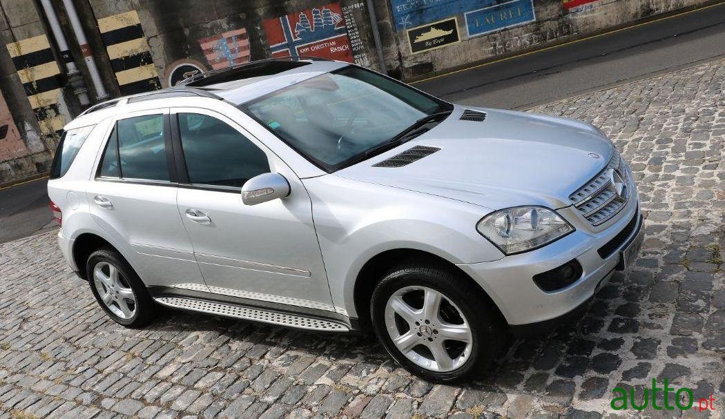 2007' Mercedes-Benz Ml-320 Cdi 4 Matic photo #4
